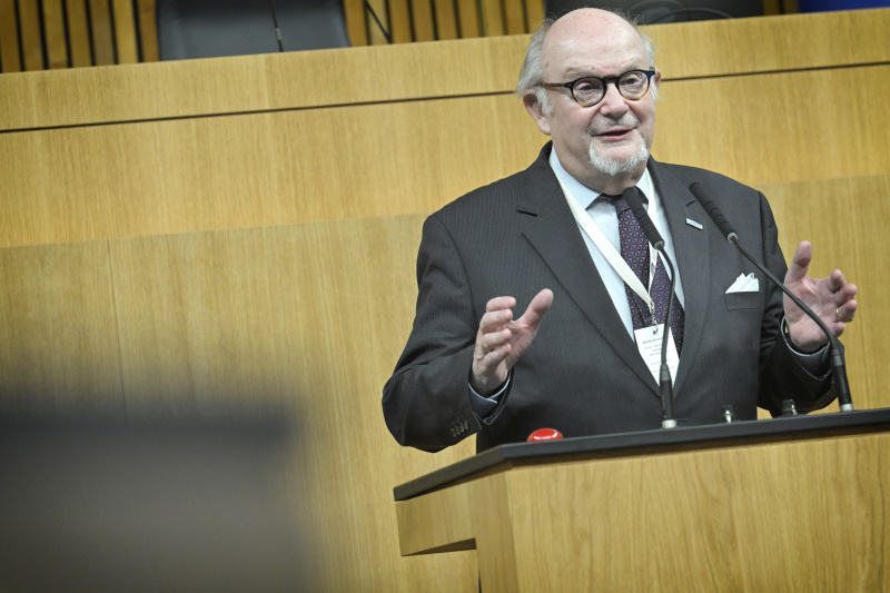 Einleitende Worte: Verleger Johannes M. Martinek