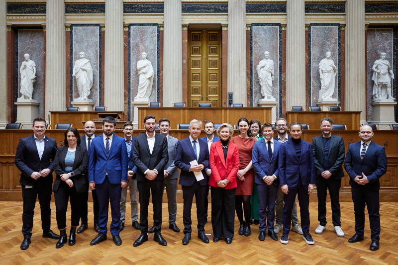 Gruppenfoto mit Präsidentin der Parlamentarischen Versammlung der OSZE Margareta Cederfelt, Nationalratsabgeordneter Reinhold Lopatka (ÖVP)
