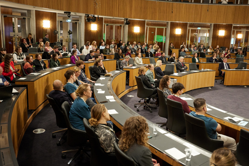 Blick auf die Veranstaltungsteilnehmer:innen