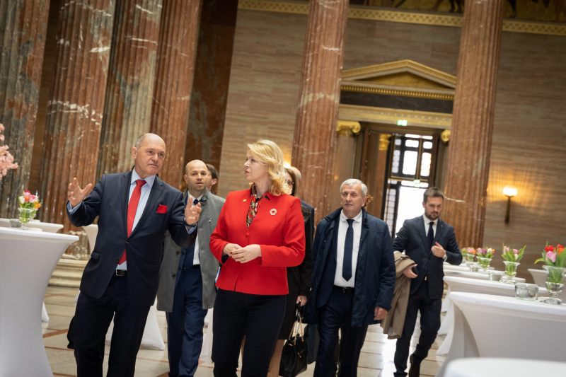 von rechts: Nationalratspräsident Wolfgang Sobotka (ÖVP), Parlamentspräsidentin von Montenegro Danijela Đurović