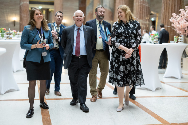 Einholung von US Delegationsleiter Senator Ben Cardin