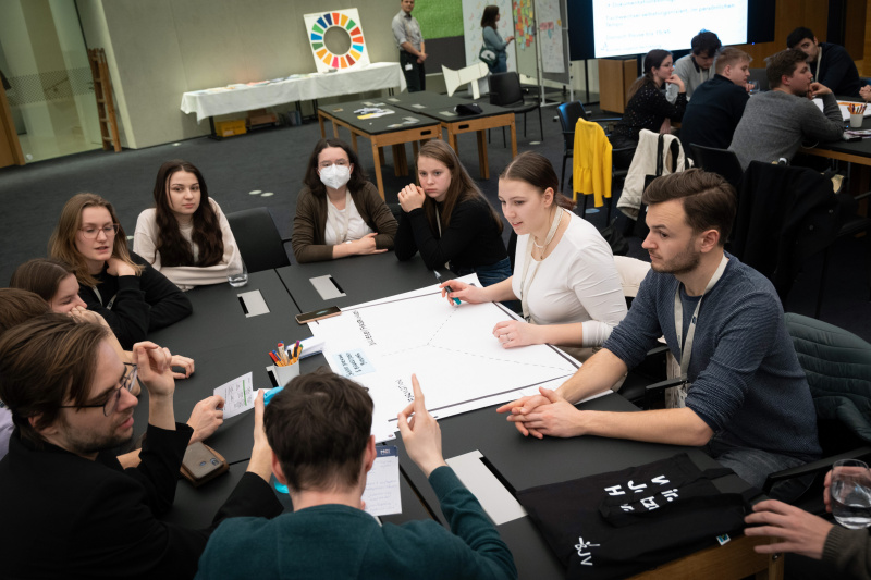 Veranstaltungsteilnehmer:innen in den Workshops