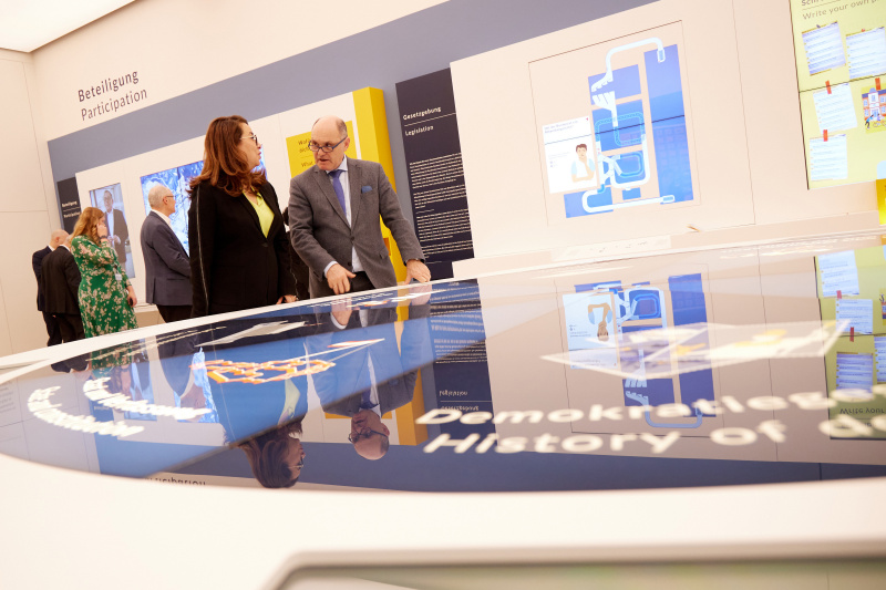 Von rechts: Nationalratspräsident Wolfgang Sobotka (ÖVP), Generaldirektorin des Büros der Vereinten Nationen Ghada Fathi Waly