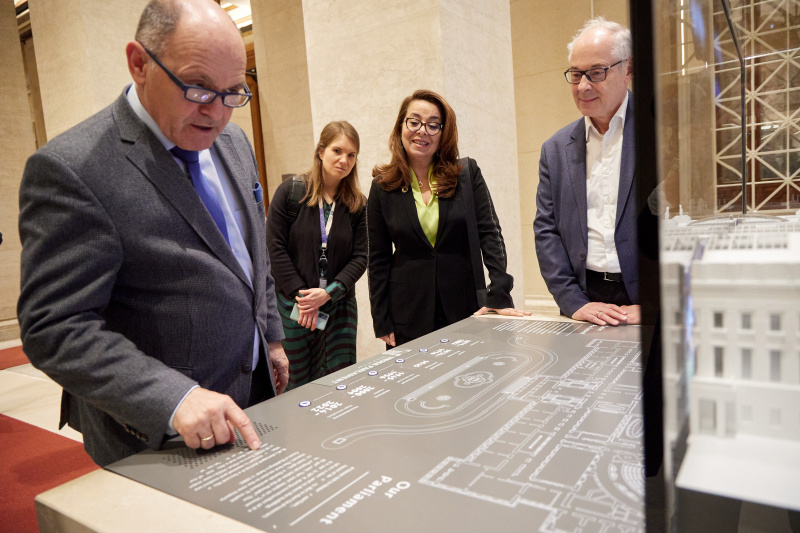 Von links: Nationalratspräsident Wolfgang Sobotka (ÖVP), Generaldirektorin des Büros der Vereinten Nationen Ghada Fathi Waly, Martin Essl