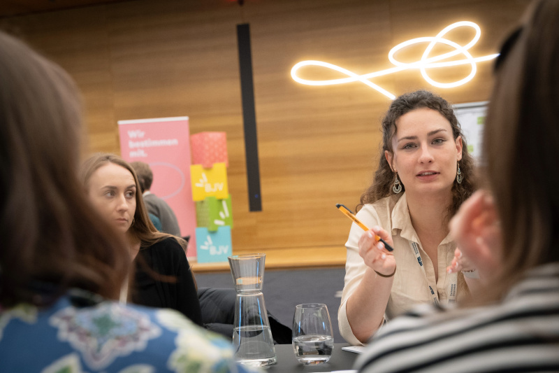 Veranstaltungsteilnehmer:innen in den Workshops