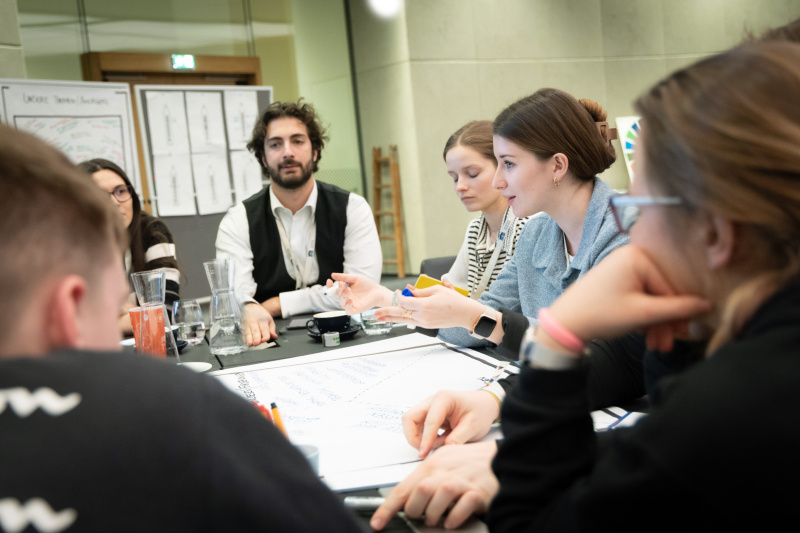 Veranstaltungsteilnehmer:innen in den Workshops