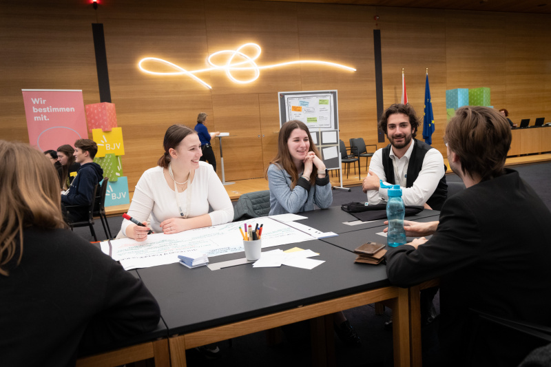 Veranstaltungsteilnehmer:innen in den Workshops