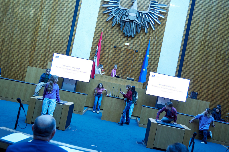 Sketch der Theatergruppe "Dschungel Wien" - Simulierte Nachtaufführung