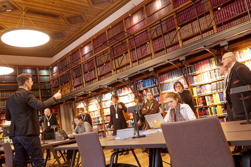 Geführter Rundgang durch Bibliothek