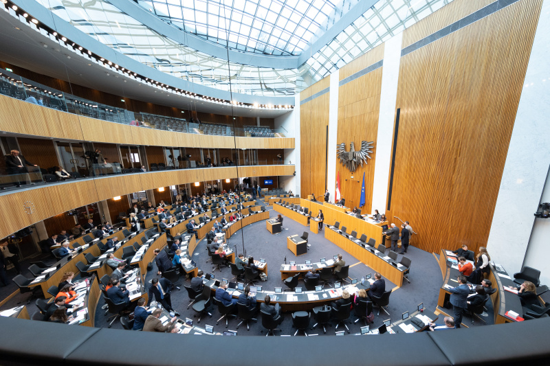 Blick in den Sitzungssaal