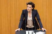 Klubofrau Pamela Rendi-Wagner (SPÖ) am Redner:innenpult