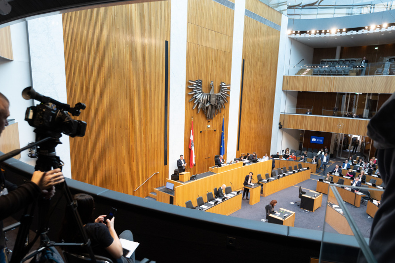 Blick in den Sitzungssaal. Klubofrau Pamela Rendi-Wagner (SPÖ) am Redner:innenpult