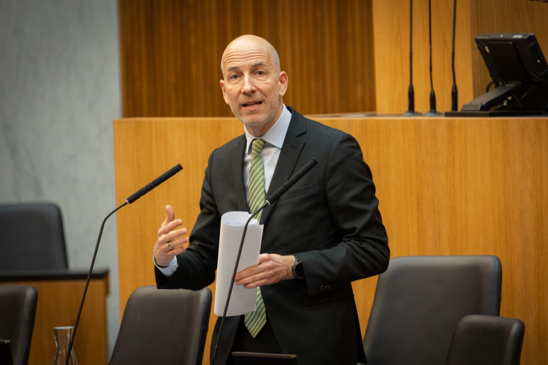 Bundesminister für Arbeit Martin Kocher auf der Regierungsbank