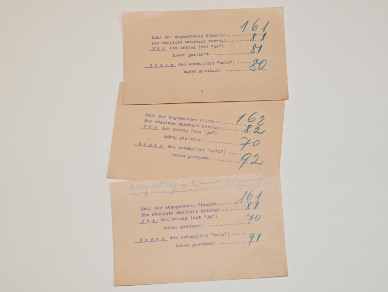 Drei Stimmzettel der namentlichen Abstimmung in der NR-Sitzung vom 4. März 1933