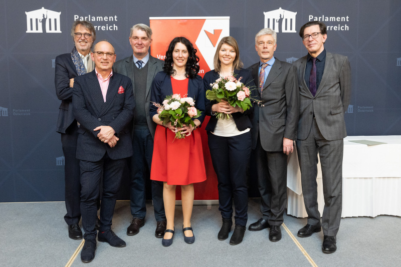 Gruppenfoto mit allen Preisträger:innen