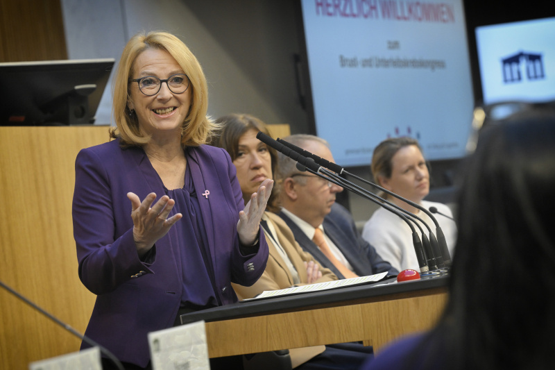 Begrüßung: Zweite Nationalratspräsidentin Doris Bures (SPÖ)