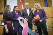 Von links: Tanja Schneider, Doris Kiefhaber, Präsident der Österreichischen Krebshilfe Paul Sevelda, Zweite Nationalratspräsidentin Doris Bures (SPÖ)