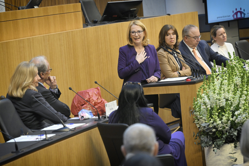 Begrüßung: Zweite Nationalratspräsidentin Doris Bures (SPÖ)
