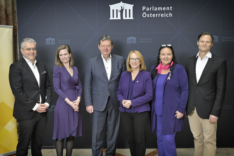 Von links: Lukas Hefler,Veronika Seebacher-Shariat, Marco Hassler, Zweite Nationalratspräsidentin Doris Bures (SPÖ), Doris Kiefhaber, Christoph Grimm