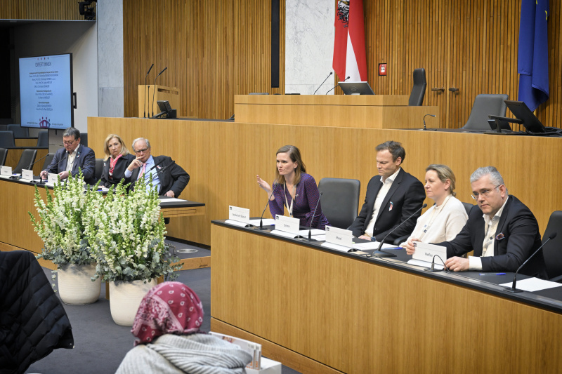 Von links: Marco Hassler, Ursula Denison, Präsident der Österreichischen Krebshilfe Paul Sevelda, Veronika Seebacher-Shariat, Christoph Grimm, Eva Masel, Lukas Hefler