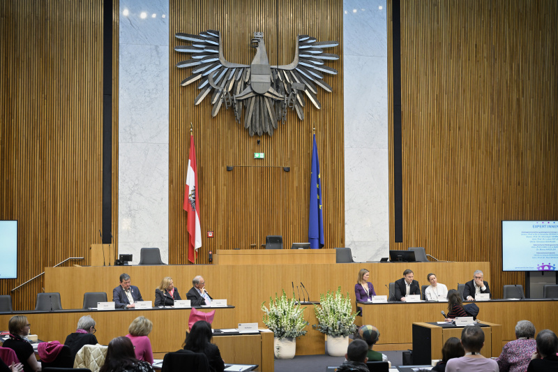 Von links: Marco Hassler, Ursula Denison, Präsident der Österreichischen Krebshilfe Paul Sevelda, Veronika Seebacher-Shariat, Christoph Grimm, Eva Masel, Lukas Hefler