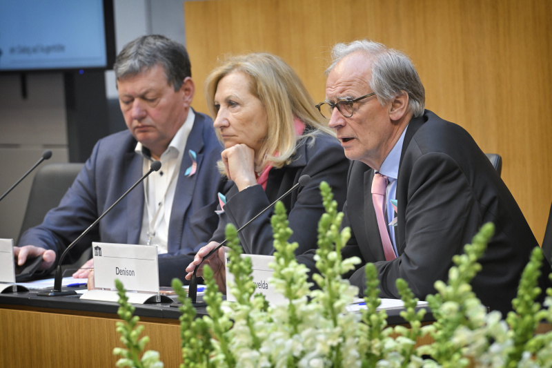 Von links: Marco Hassler, Ursula Denison, Präsident der Österreichischen Krebshilfe Paul Sevelda