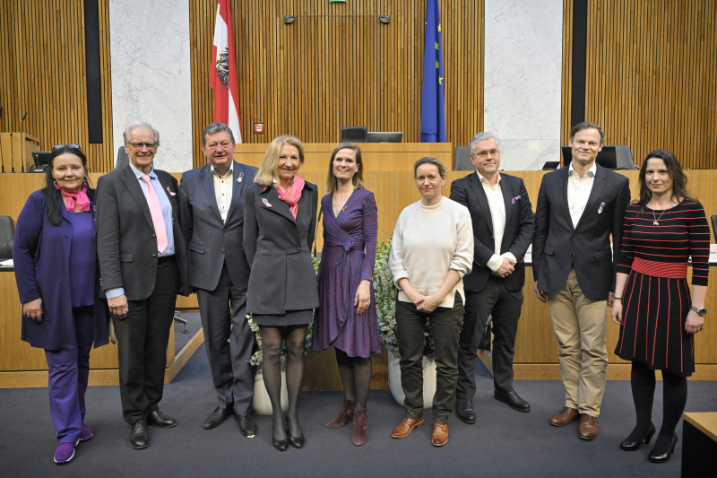 Von links: Doris Kiefhaber, Präsident der Österreichischen Krebshilfe Paul Sevelda, Marco Hassler, Ursula Denison, Veronika Seebacher-Shariat, Eva Masel, Lukas Hefler, Christoph Grimm, Tanja Schneider