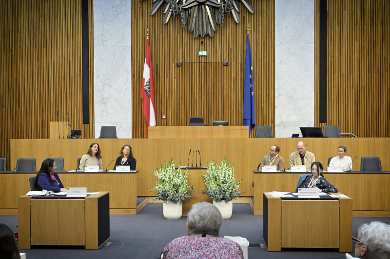 Von links: Doris Kiefhaber, Karin Richter, Carmen Mucha, Marco Hassler, Jochen Prusa Gaby Schubert-Sonnbichler, Eva Masel