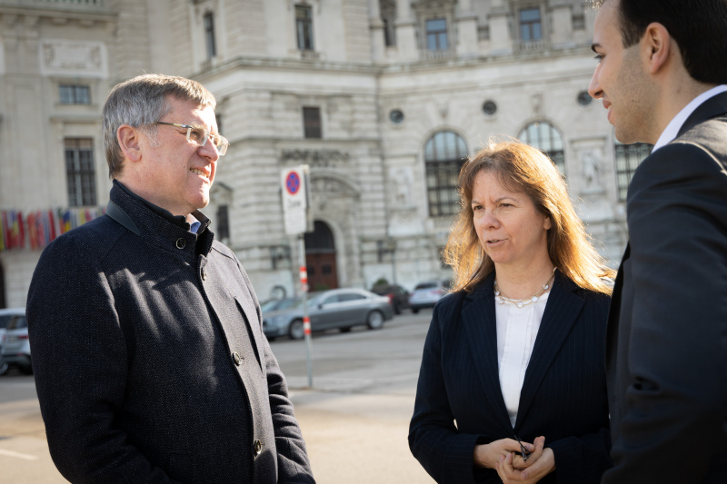 von links: Leopold Lugmayr, Racheli Kreisberg - Enkelin von Simon Wiesenthal, David Pinchasov