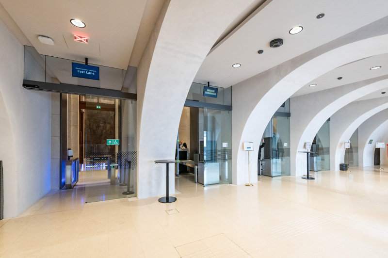 Eingangshalle - Fast Lane und Scannerstraße