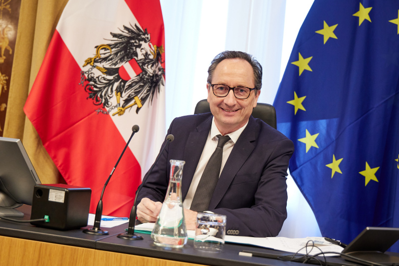 Bundesratspräsident Günter Kovacs (SPÖ) am Präsidium