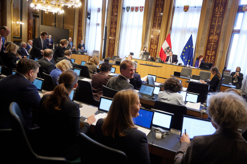 Bundesratspräsident Günter Kovacs (SPÖ) am Präsidium