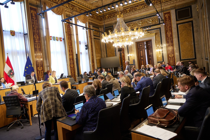 Fragestunde an Integrationsministerin Susanne Raab (ÖVP), Frage von Bundesrat Adi Gross (GRÜNE)