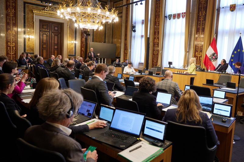 Fragestunde an Integrationsministerin Susanne Raab (ÖVP), Frage von Bundesrat Johannes Hübner (FPÖ)