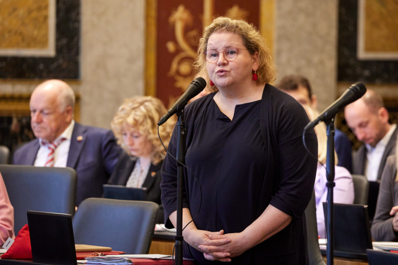 Fragestunde an Integrationsministerin Susanne Raab (ÖVP), Frage von Vorsitzende der Bundesratsfraktion Korinna Schumann (SPÖ)