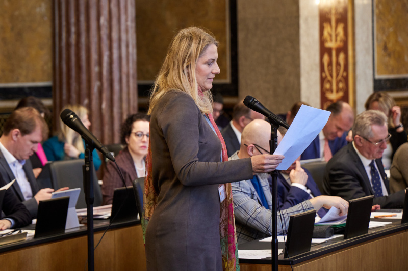 Fragestunde an Integrationsministerin Susanne Raab (ÖVP), Frage von Bundesrätin Elisabeth Grossmannn (SPÖ)