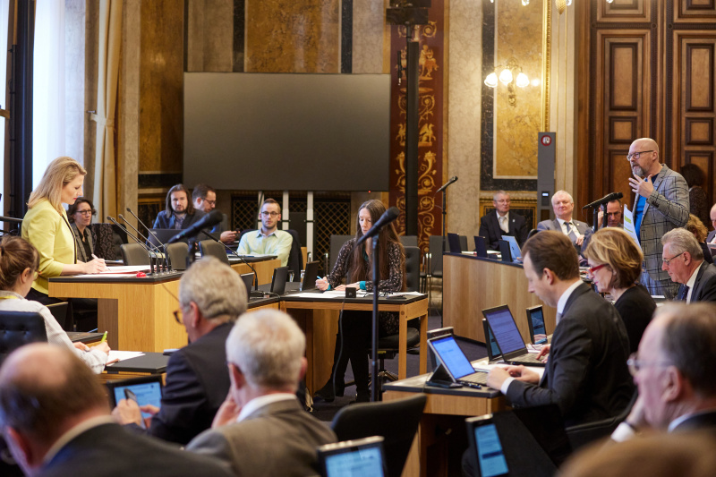 Fragestunde an Integrationsministerin Susanne Raab (ÖVP), Frage von Vorsitzender der Bundesratsfraktion Marco Schreuder (GRÜNE)