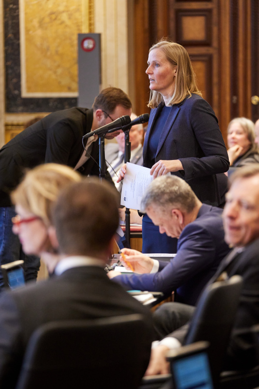 Fragestunde an Integrationsministerin Susanne Raab (ÖVP), Frage von Bundesrätin Maria Huber (GRÜNE)