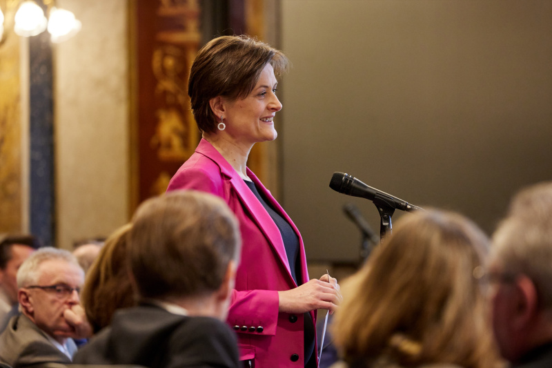 Fragestunde an Integrationsministerin Susanne Raab (ÖVP), Frage von Bundesrätin Barbara Tausch (ÖVP)