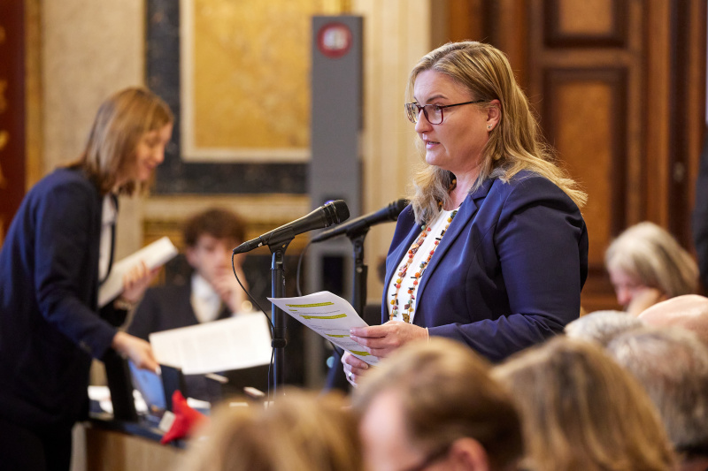 Fragestunde an Integrationsministerin Susanne Raab (ÖVP), Frage von Bundesrätin Claudia Hauschildt-Buschberger (GRÜNE)