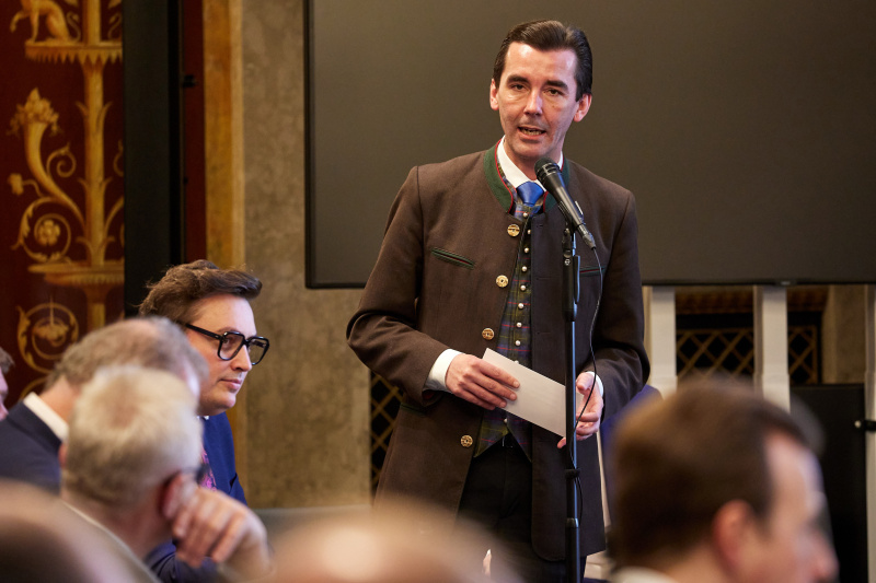 Fragestunde an Integrationsministerin Susanne Raab (ÖVP), Frage von Bundesrat Josef Ofner (FPÖ)