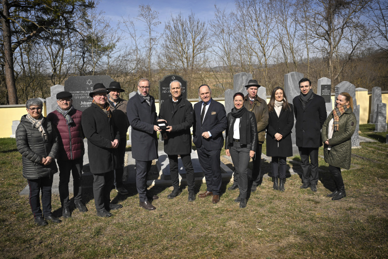 Gruppenfoto mt Nationalratspräsident Wolfgang Sobotka (ÖVP) (6. von rechts)