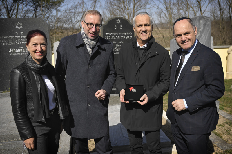 Von links: Generalsekretärin des Nationalfonds und des Allgemeinen Entschädigungsfonds Hannah Lessing, Generalsekretär Israelitische Kultusgemeinde Klaus Hoffmann, Vize-Bürgermeister Erwin Mantler, Nationalratspräsident Wolfgang Sobotka (ÖVP)