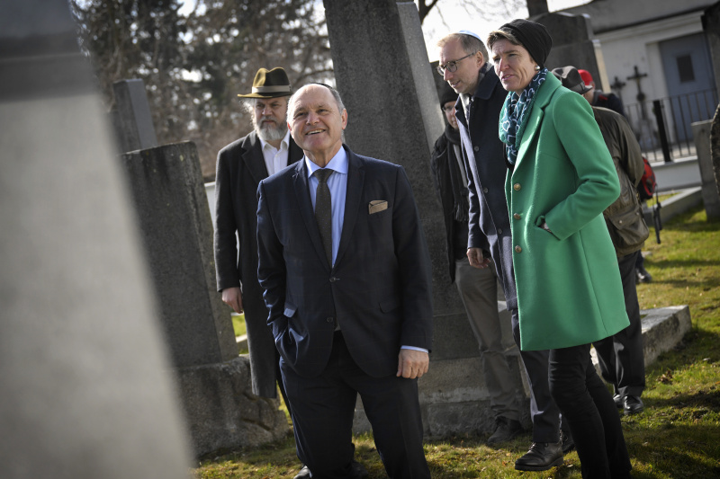 Von links: Nationalratsabgeordneter Martin Litschauer (GRÜNE), Nationalratspräsident Wolfgang Sobotka (ÖVP), Nationalratsabgeordnete Martina Diesner-Wais (ÖVP)