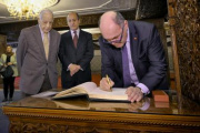 Besuch des Mausoleums König Mohammed V und Hassan II. Eintrag ins Goldene Buch von Nationalratspräsident Wolfgang Sobotka (ÖVP)