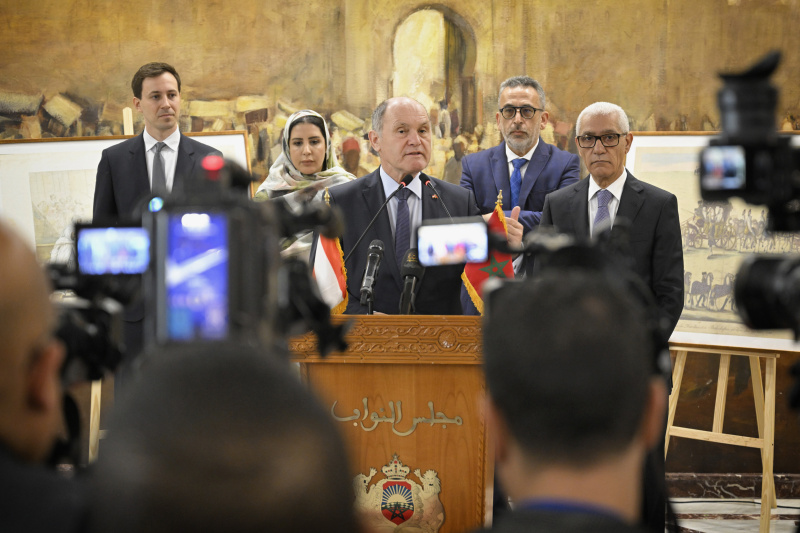 Von links: Nationalratspräsident Wolfgang Sobotka (ÖVP) am Rednerpult, Parlamentspräsident von Marokko Rachid Talbi El Alami. Im Hintergrund Delegationsmitglieder aus Österreich und Marokko