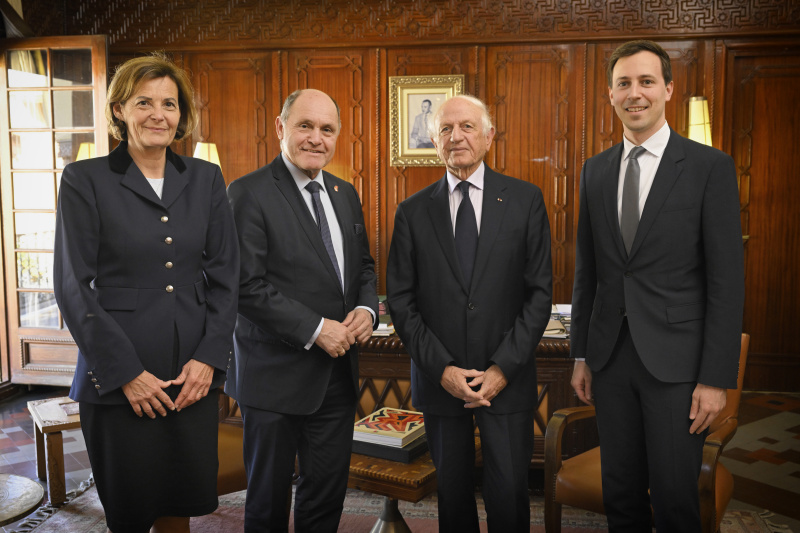 Von links:  Botschafterin Anna Jankovic, Nationalratspräsident Wolfgang Sobotka (ÖVP), André Azoulay, Nationalratsabgeordneter Nico Marchetti (ÖVP)