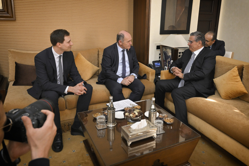 Von links: Nationalratsabgeordneter Nico Marchetti (ÖVP), Nationalratspräsident Wolfgang Sobotka (ÖVP), Premierminister Aziz Akhennouch