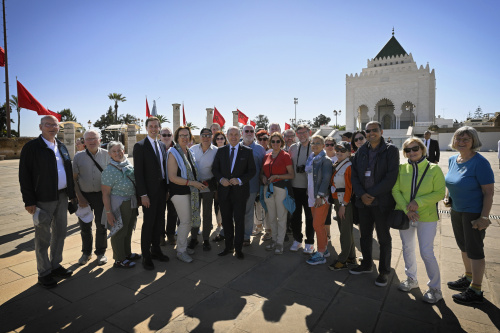 Besuch des Mausoleums König Mohammed V und Hassan II. Zufälliges Zusammentreffen mit einer Reisegruppe aus Österreich