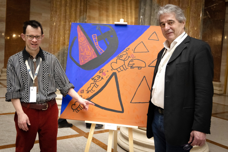 Bundesminister für Soziales und Konsumentenschutz AD Erwin Buchinger und Künstler Martin Koch